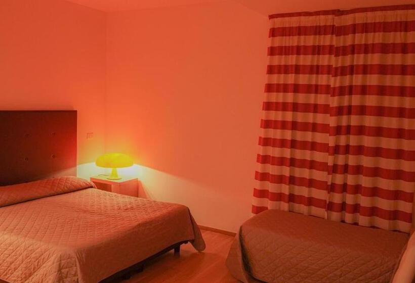 اتاق استاندارد چهار تخته, Country Hotel Le Querce