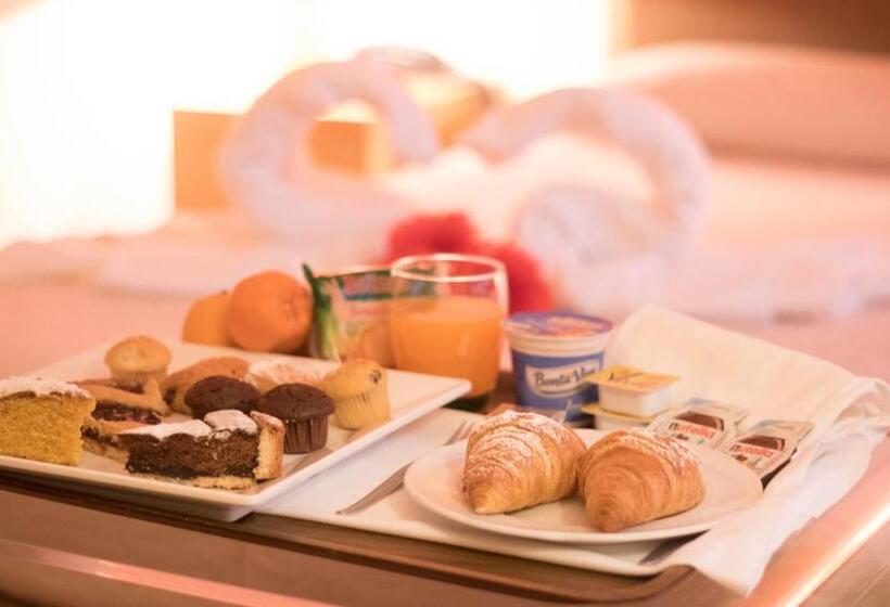 اتاق استاندارد چهار تخته, Country Hotel Le Querce