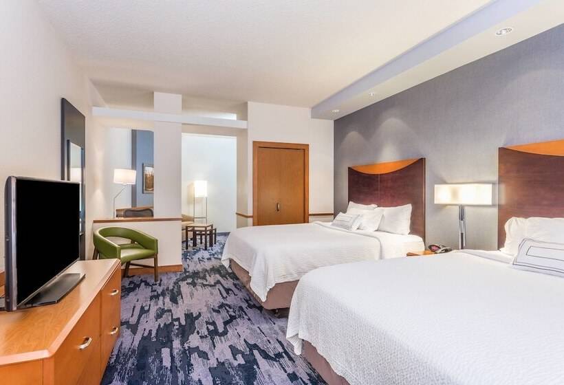 Полулюкс, Fairfield Inn And Suites By Marriott Madison East