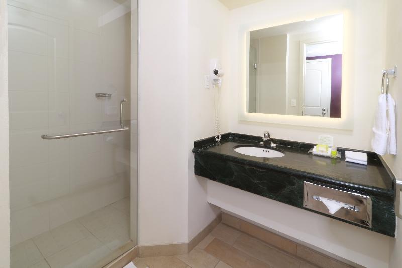 اتاق استاندارد, Holiday Inn Reynosa Industrial Poniente, An Ihg