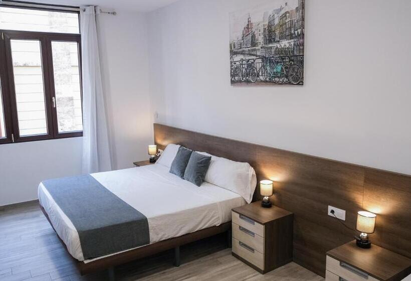 اتاق راحتی سه تخته, Hostal Tartessos