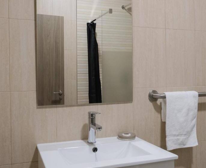 اتاق استاندارد سه نفره, Hostal Tartessos