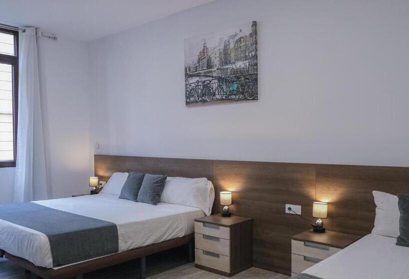 اتاق استاندارد سه نفره, Hostal Tartessos