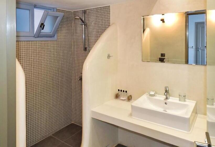 سوئیت جونیور دلوکس با چشم‌انداز, Kokkinos Villas