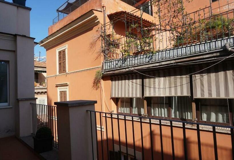 סוויטה, Trevi Palace Luxury Inn