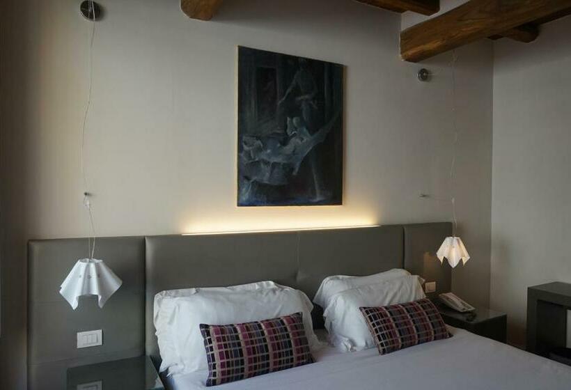 סוויטה, Trevi Palace Luxury Inn