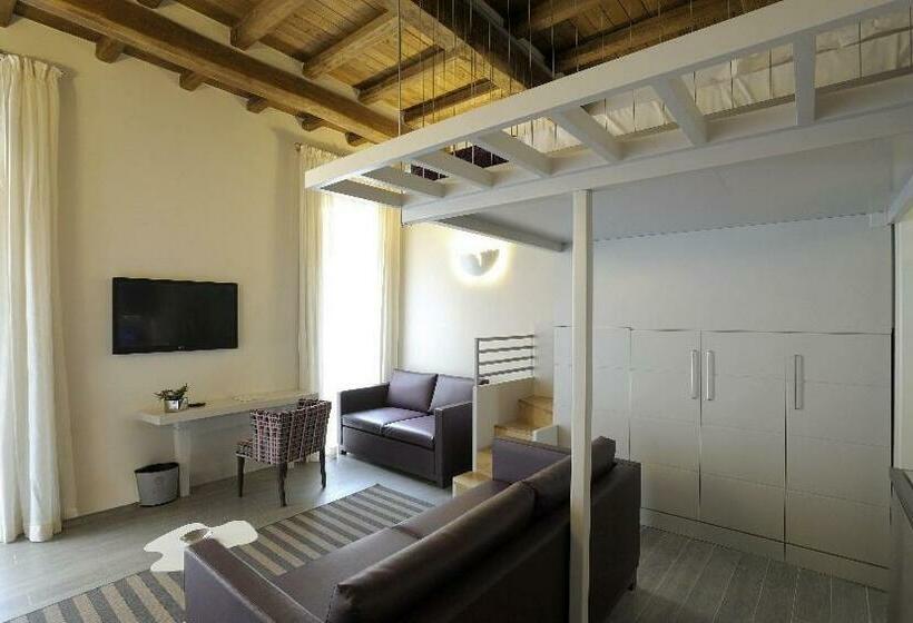 סוויטה, Trevi Palace Luxury Inn