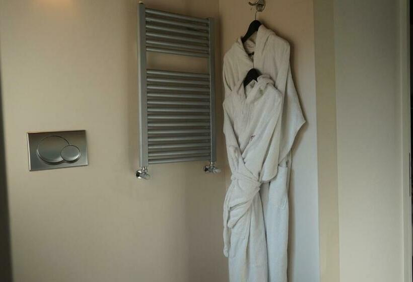 סוויטת סופריור, Trevi Palace Luxury Inn