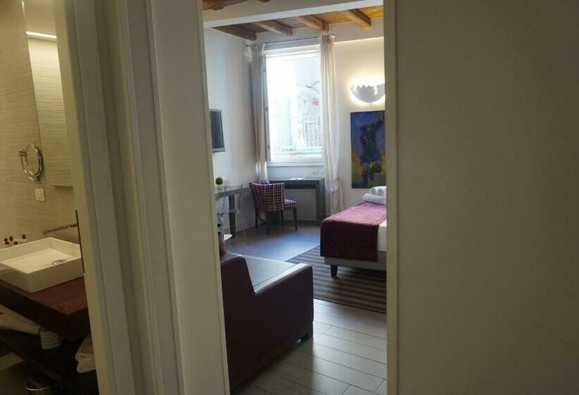 סוויטת ג'וניור, Trevi Palace Luxury Inn