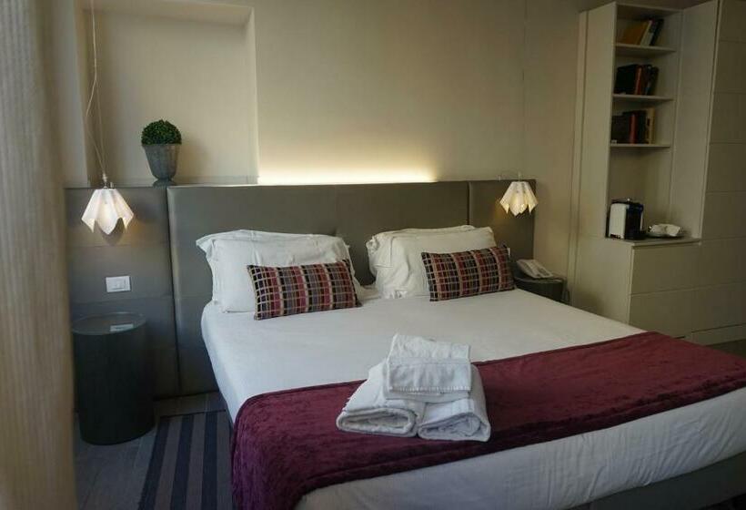 סוויטת ג'וניור, Trevi Palace Luxury Inn