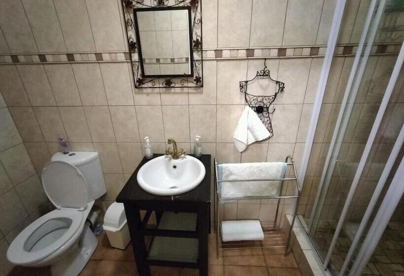اتاق خانوادگی, Anri Guesthouse