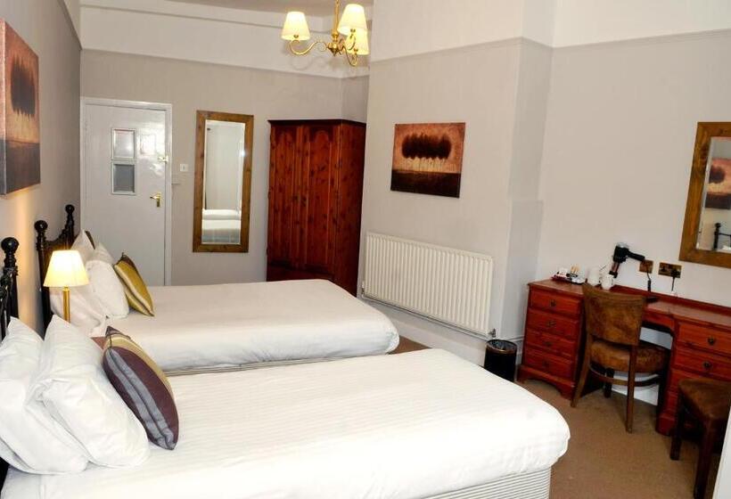 Quarto Familiar, Bacon Arms, Newbury