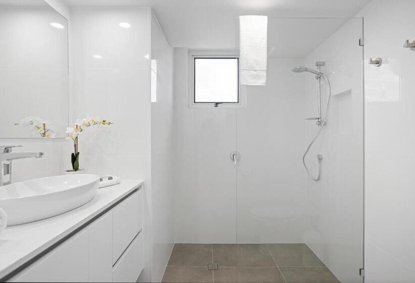 Superior 3-bedroom flat with sea view, Ultiqa Burleigh Mediterranean Resort