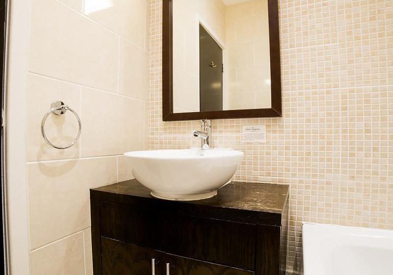 اتاق استاندارد یک نفره, Hotel Majestic