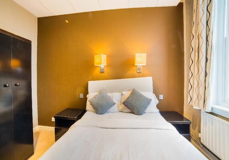 اتاق استاندارد سه نفره, Hotel Majestic