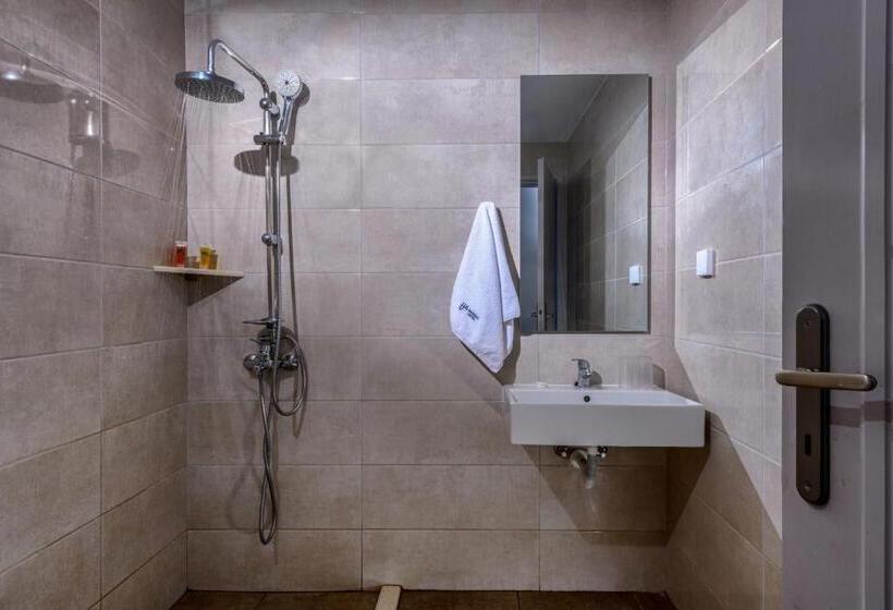 اتاق استاندارد چهار تخته, Vanisko
