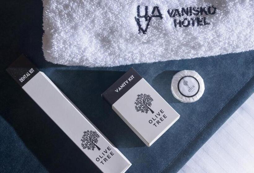 سوییت با چشم‌انداز استخر, Vanisko