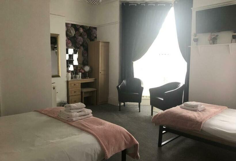 اتاق لوکس خانوادگی, Seacrest Guest House Room Only