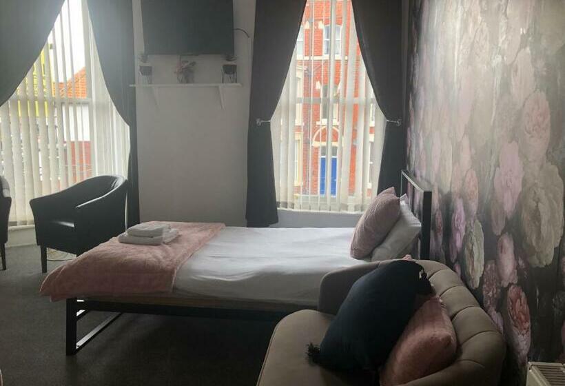 اتاق لوکس خانوادگی, Seacrest Guest House Room Only