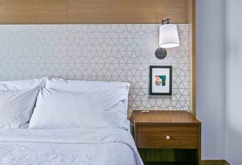 Номер Стандарт, Holiday Inn Express Hotel & Suites Lucedale, An Ihg
