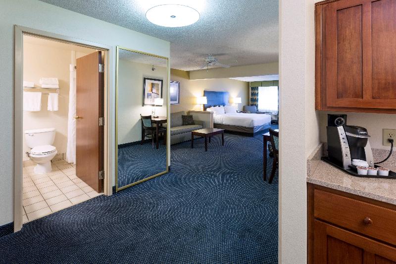 Люкс Кровать Кинг, Holiday Inn Express Hotel & Suites Saint Joseph, An Ihg