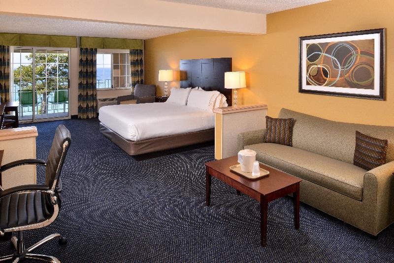 Люкс Кровать Кинг, Holiday Inn Express Hotel & Suites Saint Joseph, An Ihg