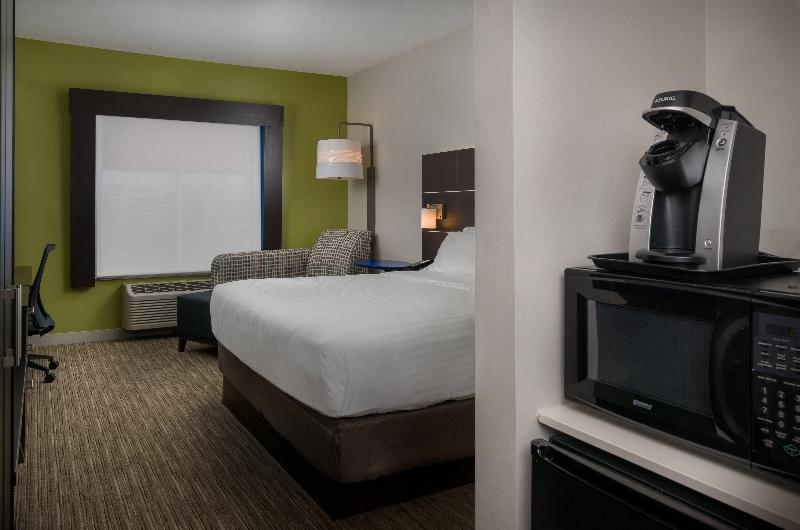 اتاق استاندارد با تخت بزرگ برای معلولان, Holiday Inn Express Lawrence, An Ihg
