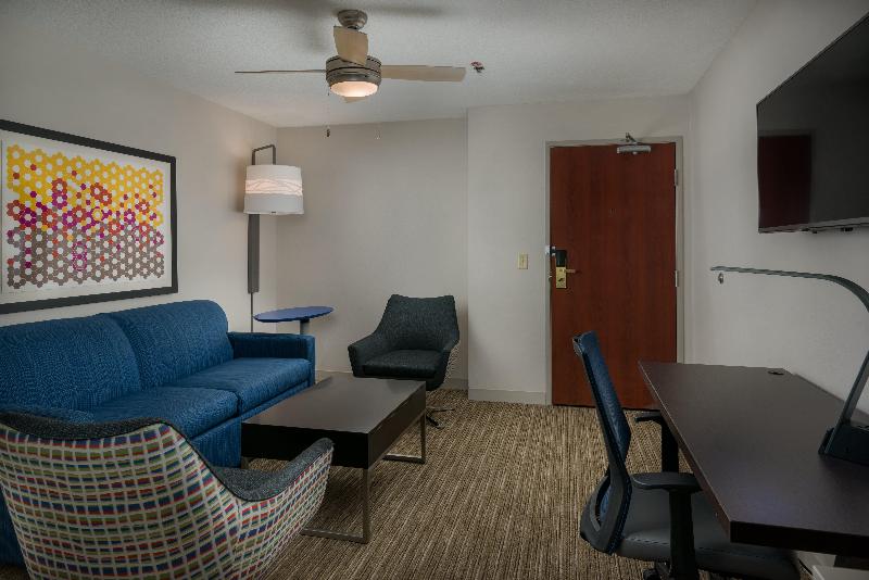 سوئیت با تخت بزرگ, Holiday Inn Express Lawrence, An Ihg