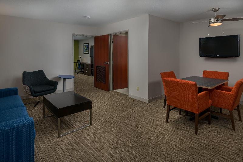 سوئیت با تخت بزرگ, Holiday Inn Express Lawrence, An Ihg