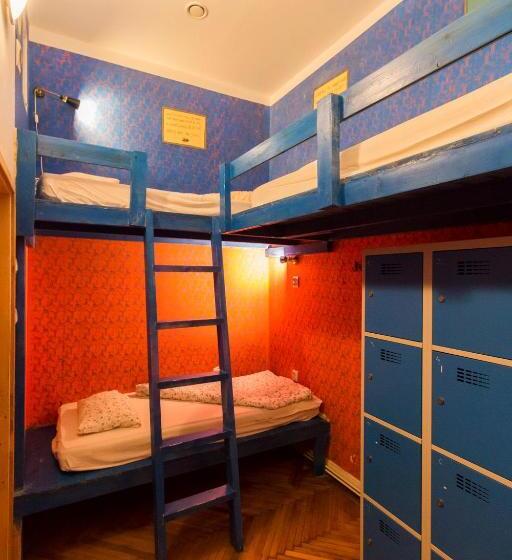 سرير فى غرفة مشتركه, Baroque Hostel & Coworking