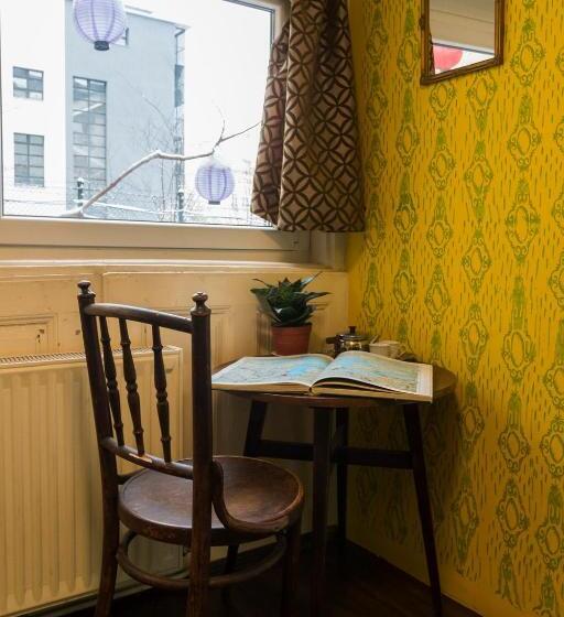 스탠다드 싱글 룸 공동욕실, Baroque Hostel & Coworking