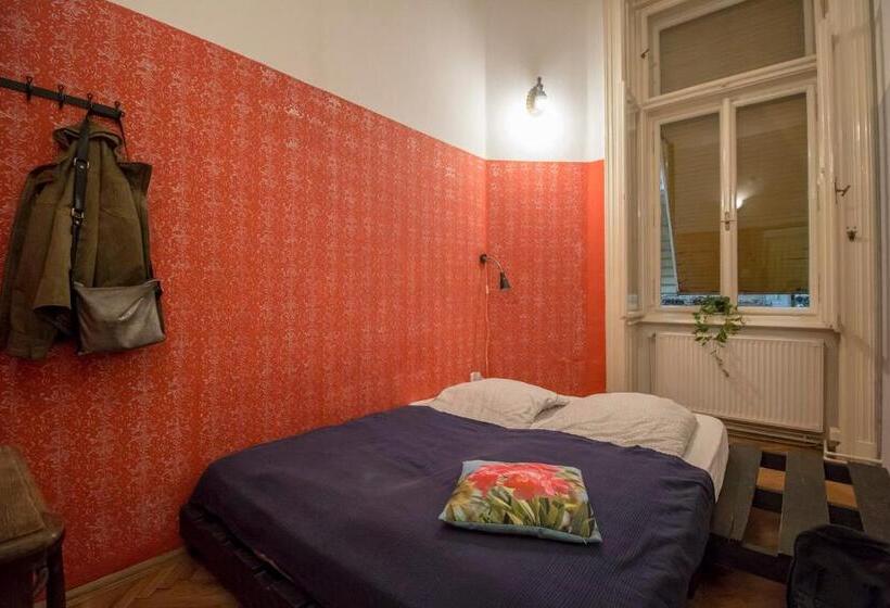 غرفة قياسية حمام مشترك, Baroque Hostel & Coworking