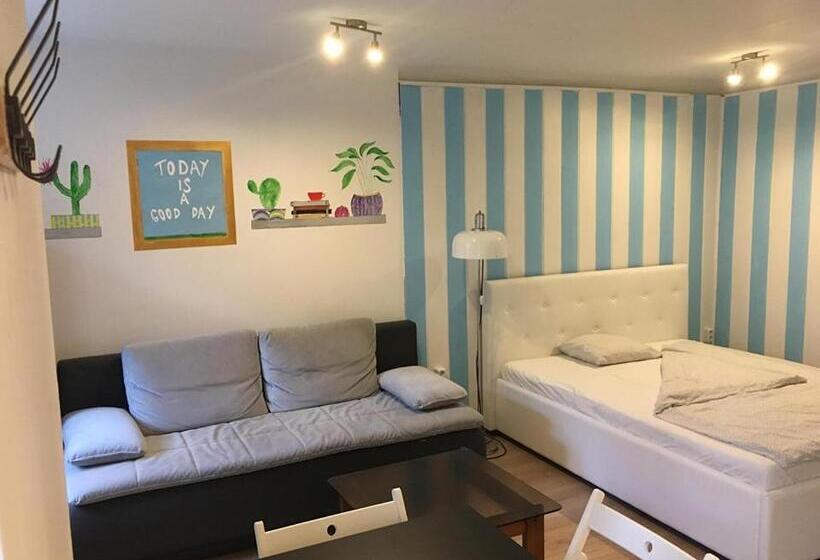 패밀리 스튜디오, Baroque Hostel & Coworking