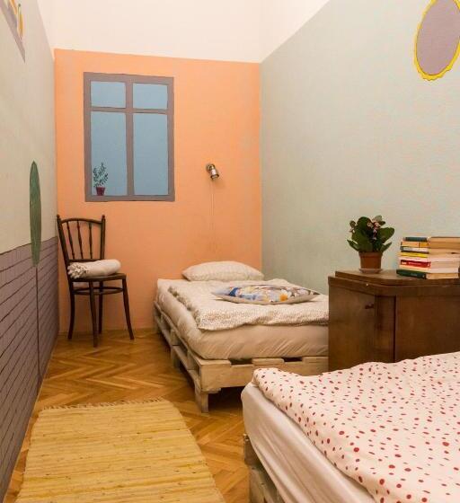 이코노미 룸 공용욕실, Baroque Hostel & Coworking