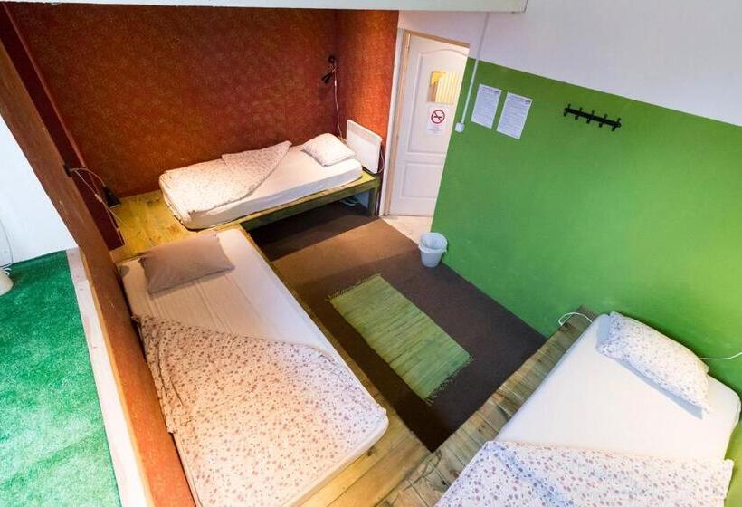 سرير فى غرفة مشتركه, Baroque Hostel & Coworking