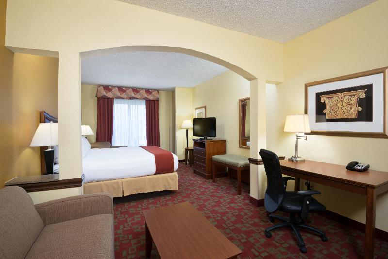 מיטת קינג בסוויטה, Holiday Inn Express Suites Little Rock West, An Ihg