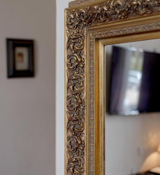 اتاق سوپریور با تخت بزرگ, The Alamo Guest House