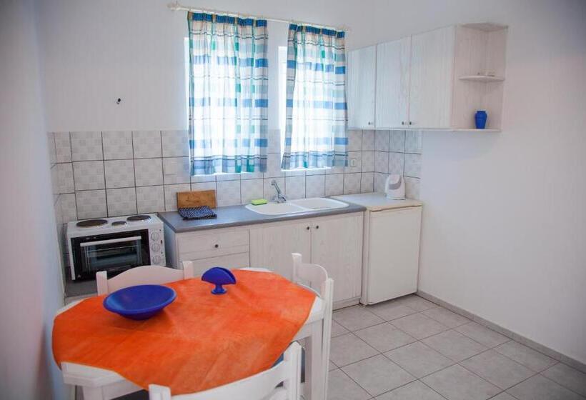 اتاق استاندارد چهارنفره با بالکن, Litsa Mare Apartments