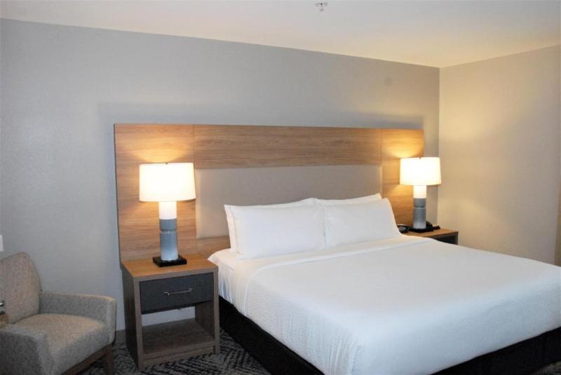 キングサイズベッドのスイートルーム, Candlewood Suites Tallahassee, An Ihg