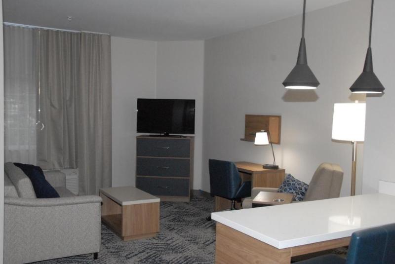 جناح لذوى الاحتياجات الخاصة, Candlewood Suites Tallahassee, An Ihg