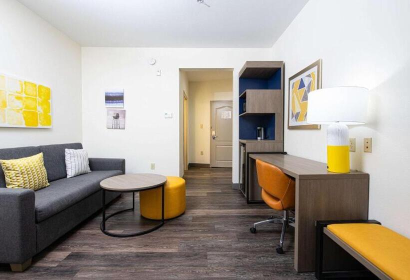 장애인을 위한 킹사이즈 침대 스탠다드 룸, Comfort Suites Oil Center