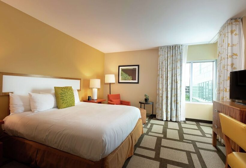 Люкс Кровать Кинг, Embassy Suites Houston Downtown