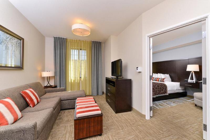 带大床的套房, Staybridge Suites San Antonio Stone Oak, An Ihg