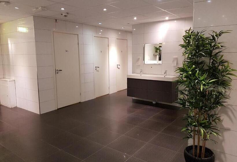 غرفة قياسية ثلاثية حمام مشترك, Vandrarhem Uppsala Centralstation