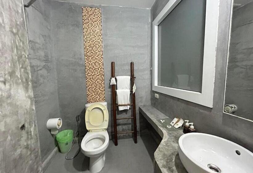 استودیوی استاندارد, Benyada Lodge   Surin Beach