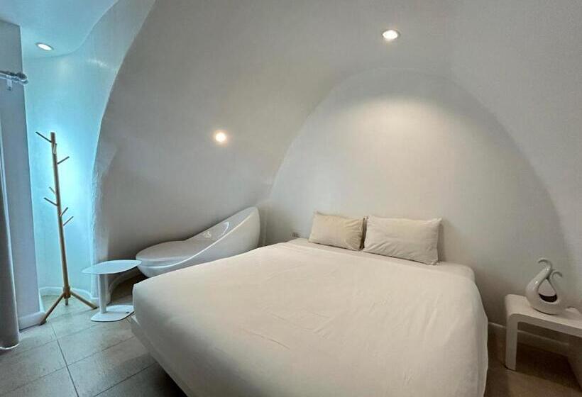 استودیوی استاندارد, Benyada Lodge   Surin Beach