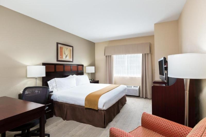 스위트 킹사이즈 침대, Holiday Inn Express Hotel & Suites Pensacola West Navy Base, An Ihg