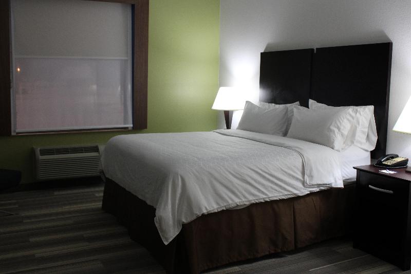 스탠다드 룸 킹사이즈 침대, Holiday Inn Express And Suites Heber Springs, An Ihg