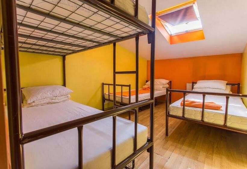 Кровать в Многоместном Номере с Общей Ванной, Let S Rock Party Hostel! Age Limit From 18 Until 40!