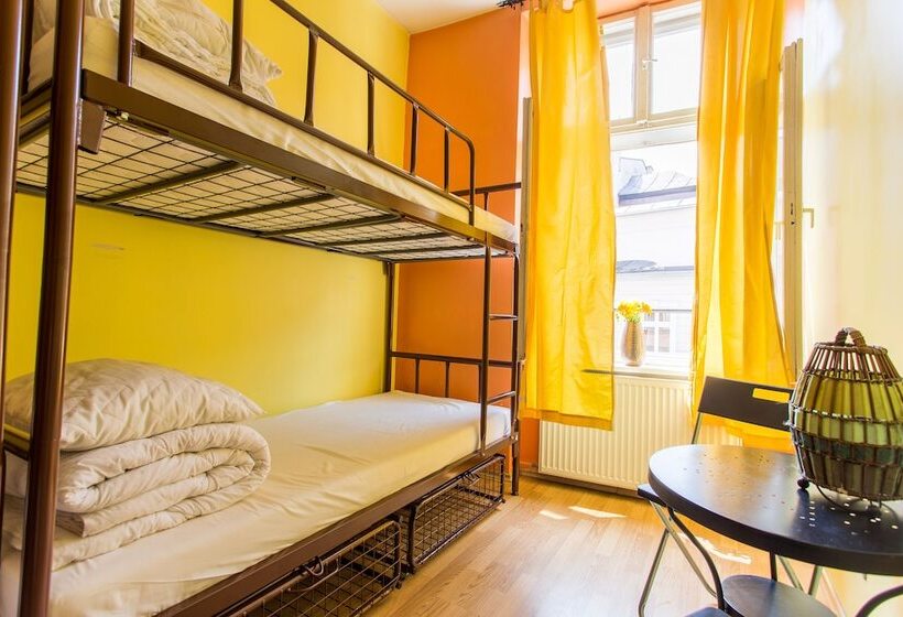 Кровать в Многоместном Номере с Общей Ванной, Let S Rock Party Hostel! Age Limit From 18 Until 40!
